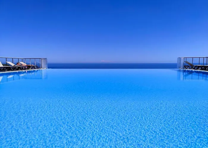 Le Coq Splendide Vue - Beautiful Pool - Parking *