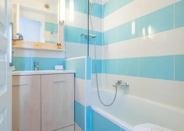 Le Coq Splendide Vue - Beautiful Pool - Parking