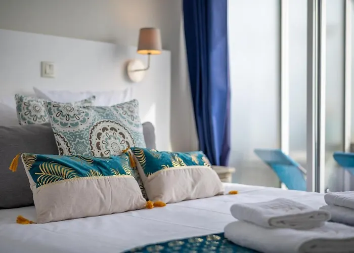 Le Coq Splendide Vue - Beautiful Pool - Parking