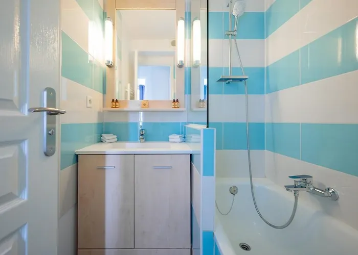 Le Coq Splendide Vue - Beautiful Pool - Parking アパート